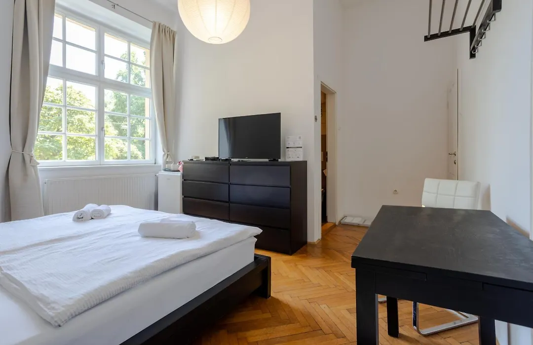 Urban Rooms-- Free Parking---1